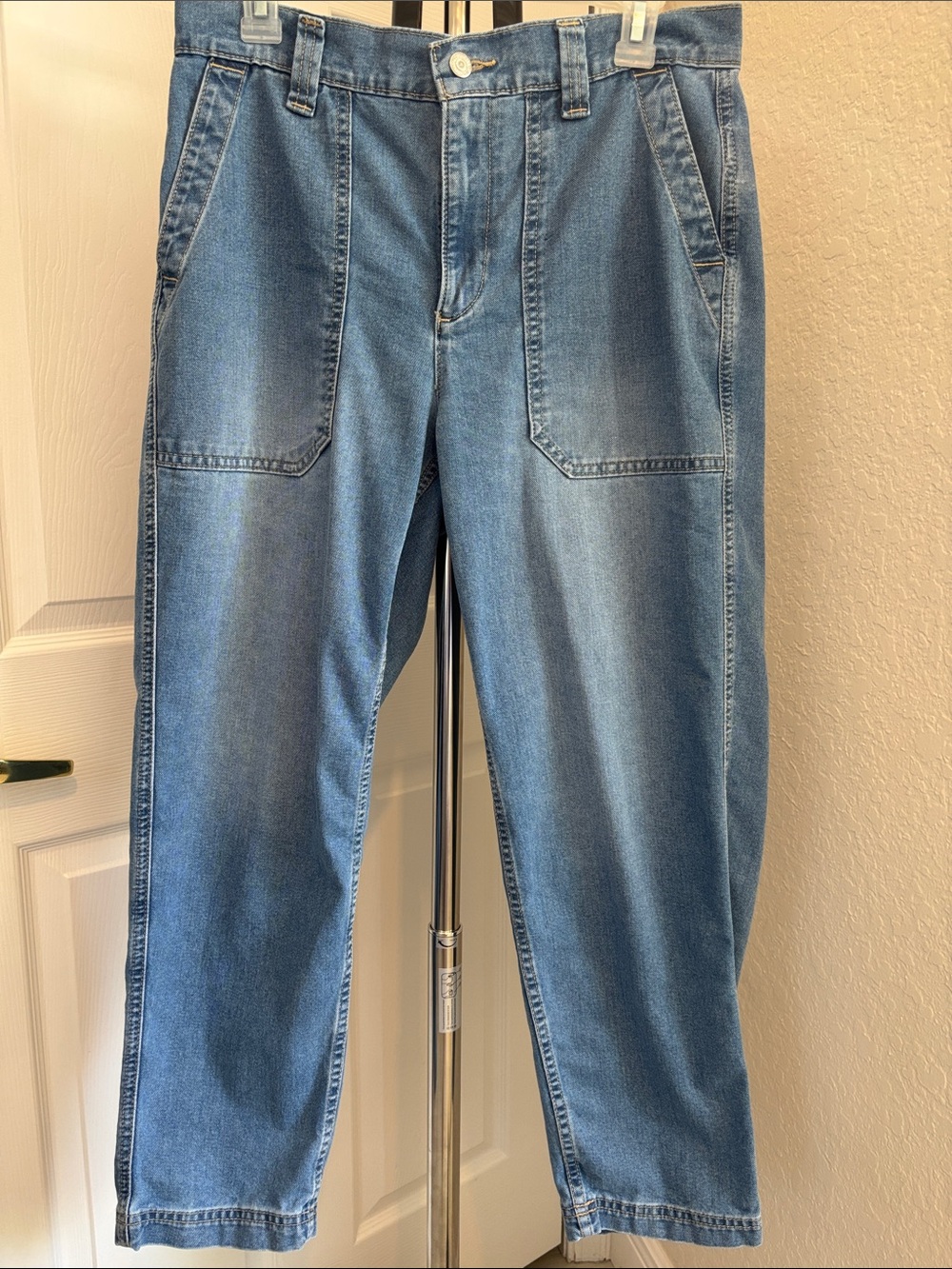 Old Navy OG Chino Ankle Pants in Medium wash